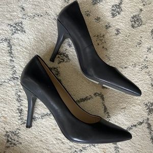 Brand NWOT Nine West Navy Genuine Leather 3" heels